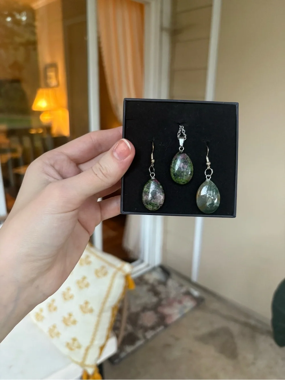 Hand Crafted Green and Pink Oval Jade Pendant Necklace and Earrings Set - Picture 3 of 4